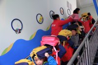 拉薩小精靈藝術(shù)幼兒園開展地震應(yīng)急避險(xiǎn)演練