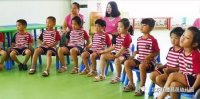 通過(guò)直觀形象的圖片讓幼兒對(duì)什么是火、火的用途、生活中如何預(yù)防火災(zāi)等安全知識(shí)有了全面的認(rèn)識(shí)和了解;同時(shí)，通過(guò)動(dòng)畫(huà)片的形式進(jìn)一步讓幼兒了解了消防員叔叔的具體工作，認(rèn)識(shí)了消防車、滅火器等消防工具，了解了滅火器的基本使用方法。