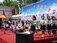 古時(shí)候老學(xué)者，拿著扇子捋著胡子，呵呵...