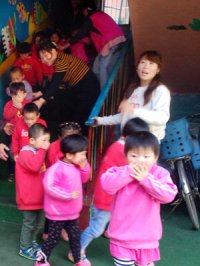 陜西商洛洛南紅纓藝術(shù)幼兒園開(kāi)展消防逃生演練活動(dòng)